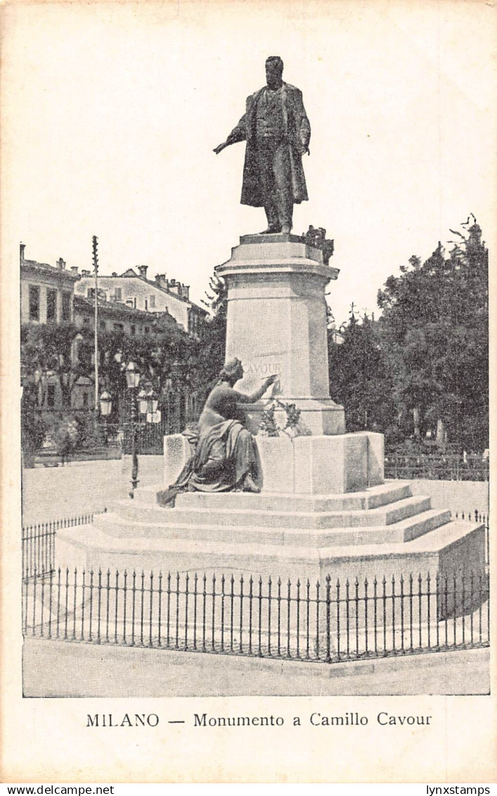 A655 Italy Milano Milan Monumento a Camillo Cavour vintage postcard