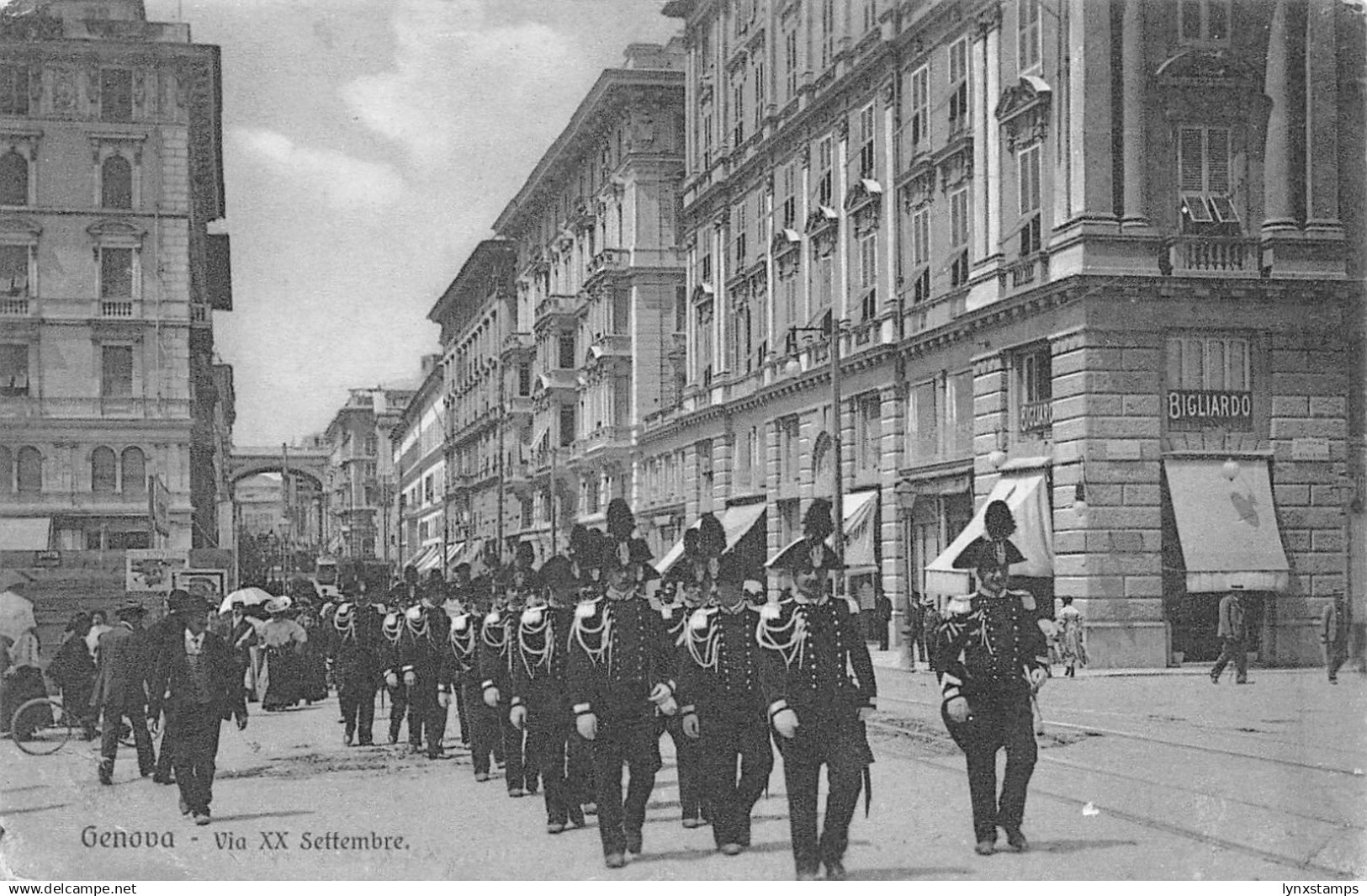 A746 Italy Genova Genoa Via XX Settembre Guards Parade vintage postcard