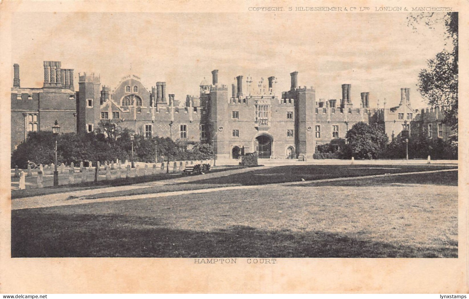 A787 England Hampton Court vintage postcard