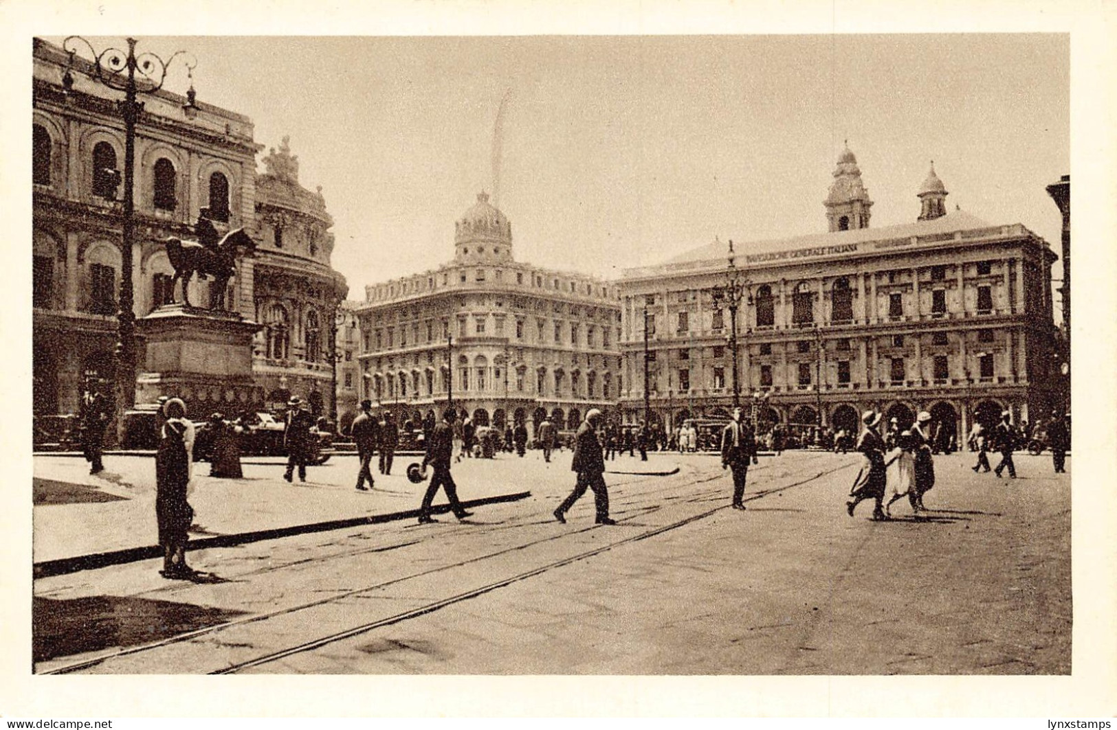 A804 Italy Genova Genoa Piazza de Ferrari vintage postcard