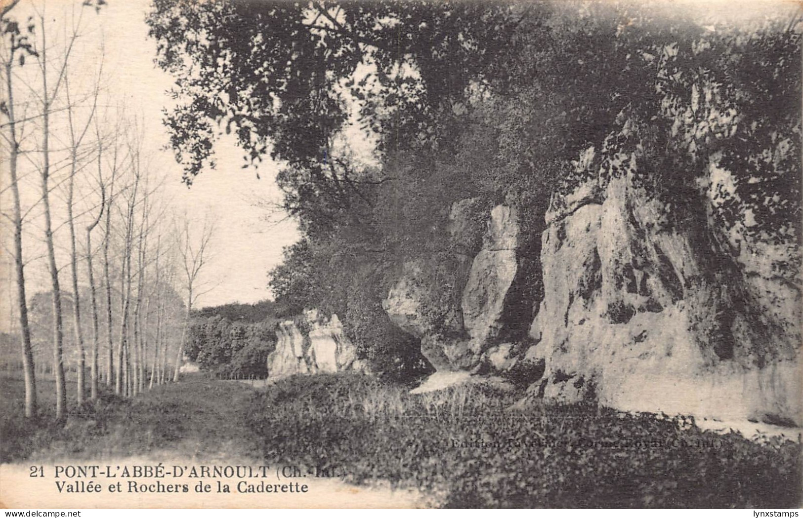 A823 France Pont-L'Abbe d'Arnoult Vallee et Rochers de Caderette postcard