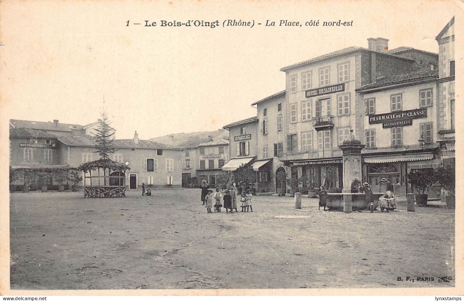 A844 France Le Bois d'Oingt La Place cote nord-este Hotel Pharmacy postcard