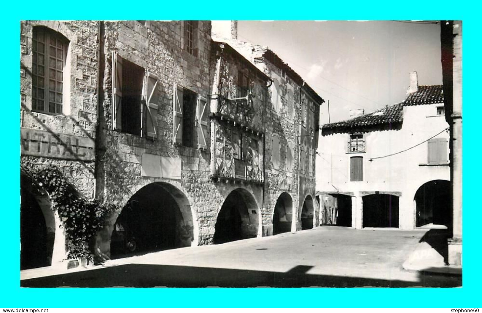 a902 / 417 82 - LAUZERTE Place du Marché et les Couverts