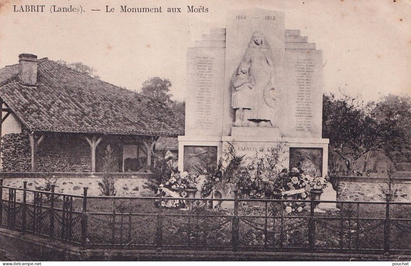 AA-40) LABRIT - LANDES -  LE  MONUMENT AUX  MORTS  - ( 2 SCANS )