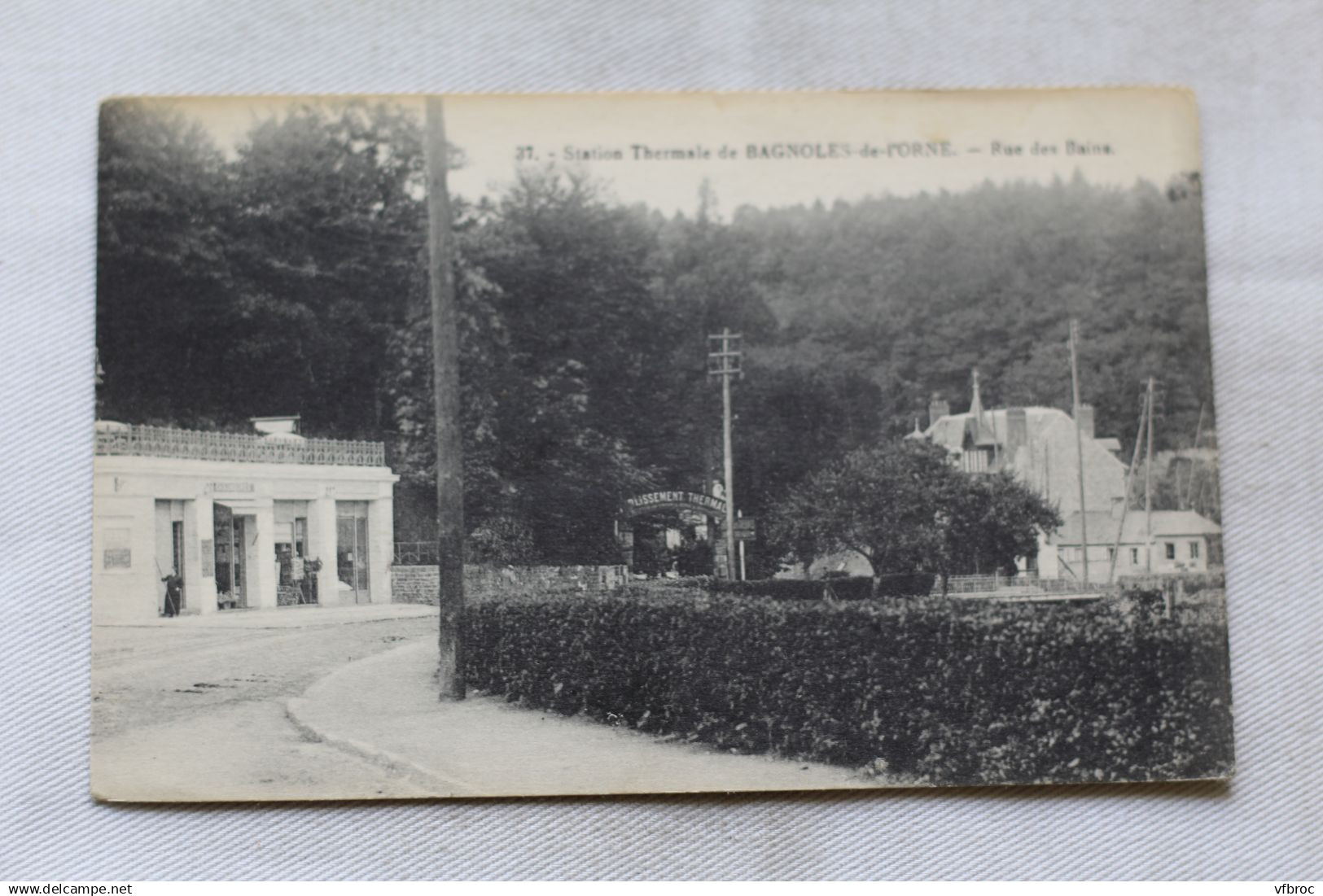 AA486, Bagnoles de l'Orne, rue des bains, Orne 61