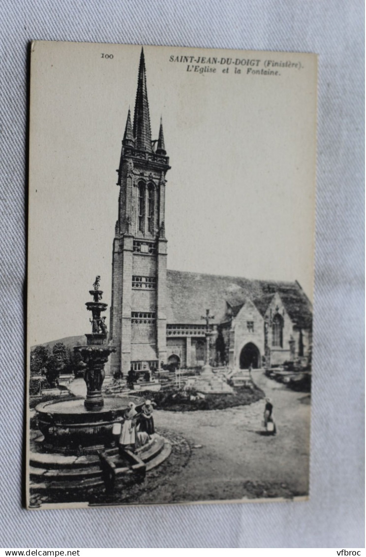 AA519, Saint Jean du Doigt, l'église et la fontaine, Finistère 29