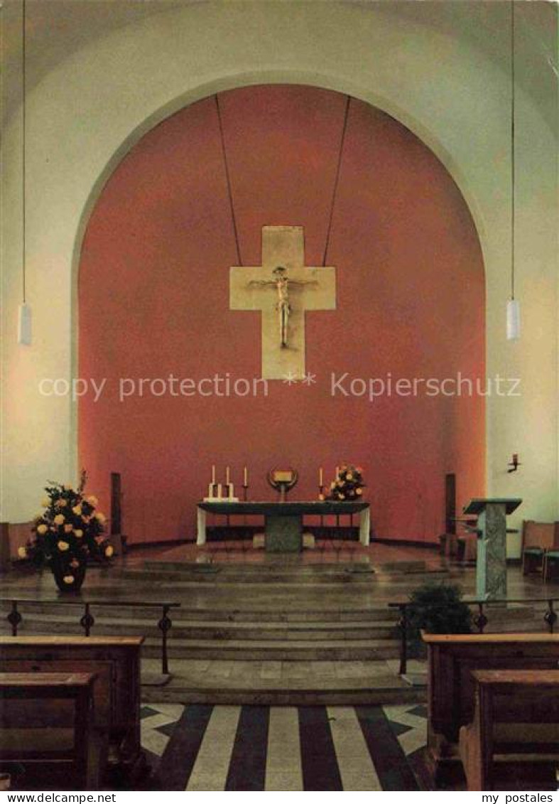 Aalen BW Salvatorkirche Kircheninneres Altar Kruzifix Kreuz moderne-Kirche