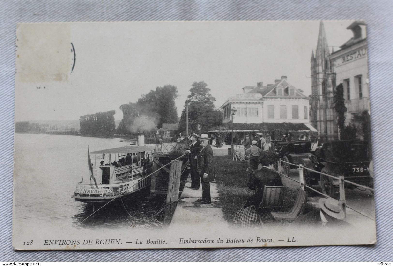 AB558, La Bouille, embarcadère du bateau de Rouen, Seine Maritime 76