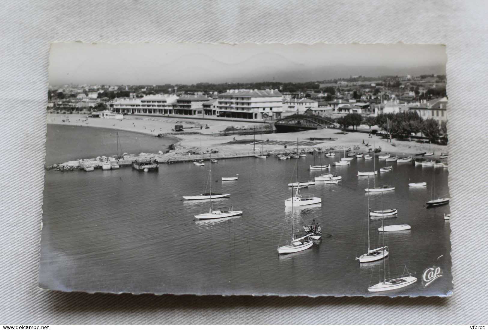 AB728, Cpsm, Saint Raphael, Fréjus, la plage et le port de Saint Raphael, Var 83