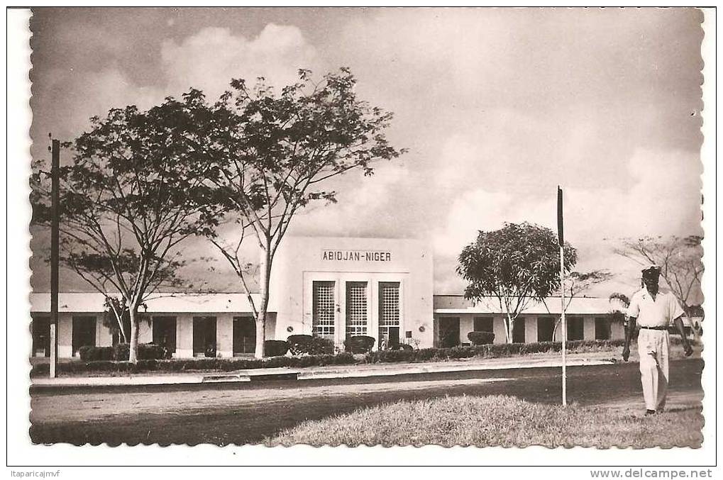 ABIDJAN  :  gare  abidjan-niger