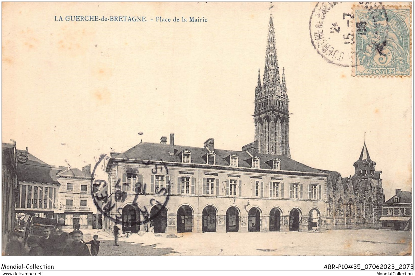 ABRP10-35-0940 - LA-GUERCHE-DE-BRETAGNE - place de la mairie