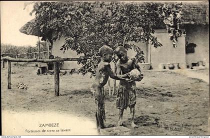 CPA Sambia, Zambeze Porteuses de terre se lavant
