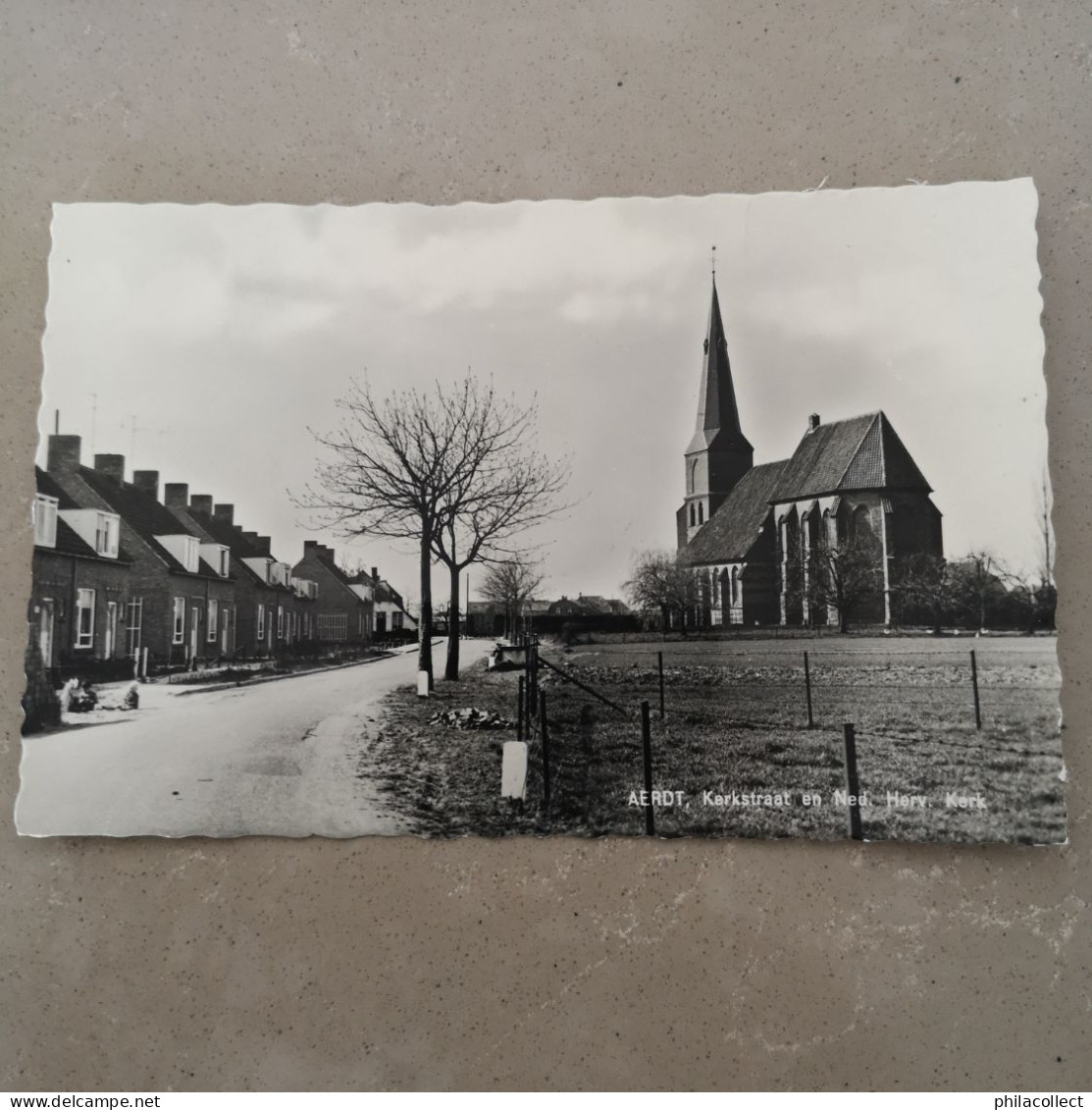 Aerdt (Zevenaar) Kerkstraat met Ned. Herv. Kerk 1960