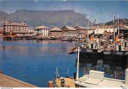 Carte Postale - Afrique du Sud - South Africa - Coaster Bassin - Cape Town Docks showing Harbour Café - Bateaux - CPM -