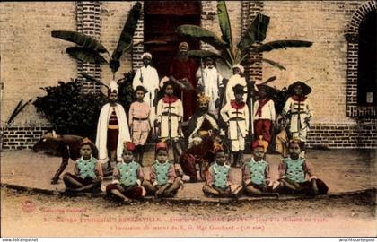 CPA Brazzaville Französisch Kongo, Artistes du Chat Botte, retour de Mgr. Guichard