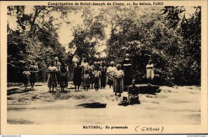CPA Mayumba Gabun, En promenade