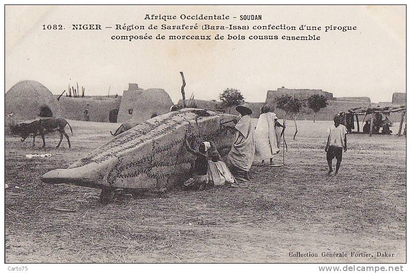 Afrique - Niger -  Construction bâteau pirogue