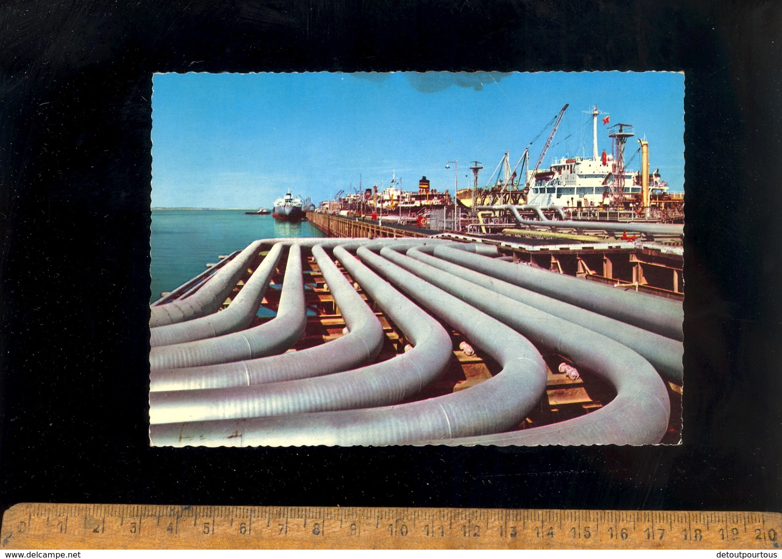 AHMADI Kuwait Koweit : Oil pipe lines harbour maritime vessel ship bateaux cargo port Hafen Schiff