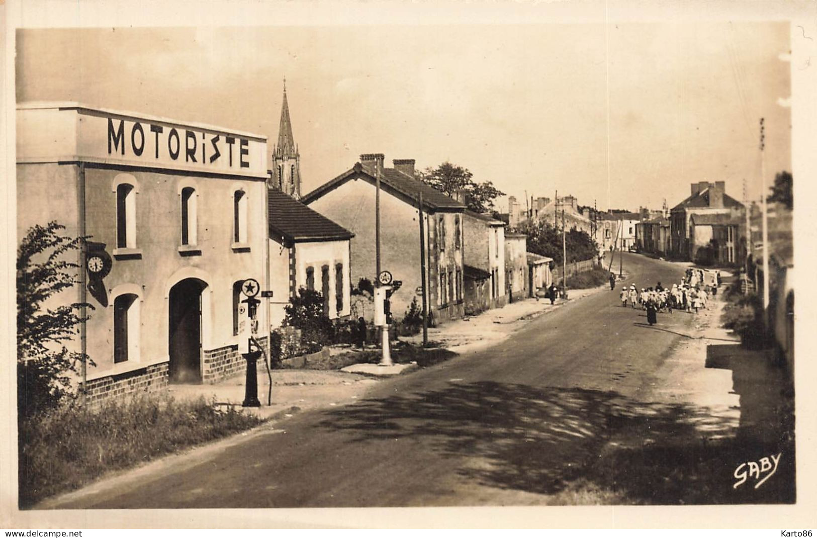 aigrefeuille sur maine * entrée du bourg , route de nantes * garage automobile Motoriste * pompe à essence