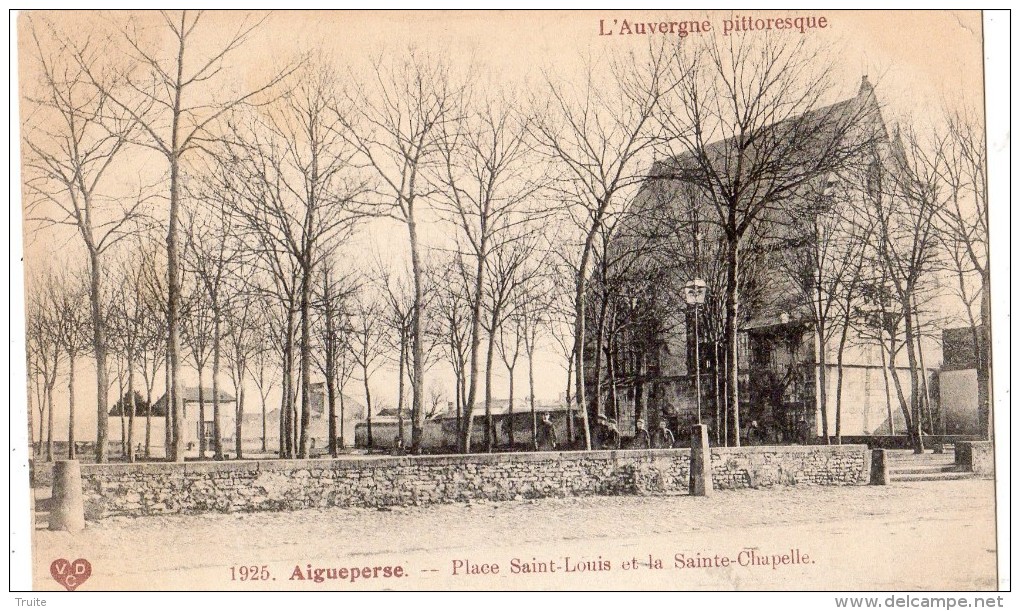 AIGUEPERSE PLACE SAINT-LOUIS ET LA SAINTE-CHAPELLE