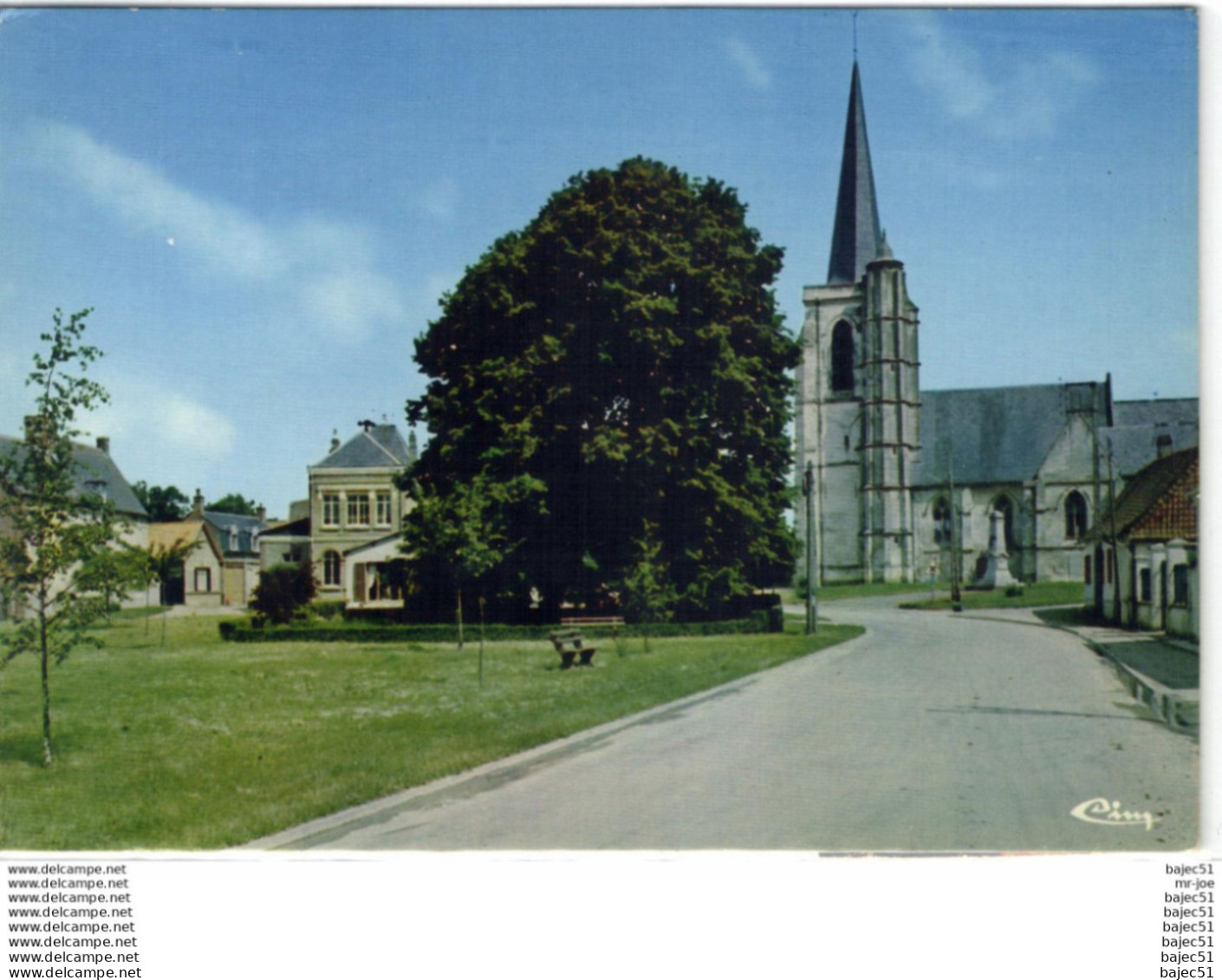 Ailly le Haut Clocher - place de l'église