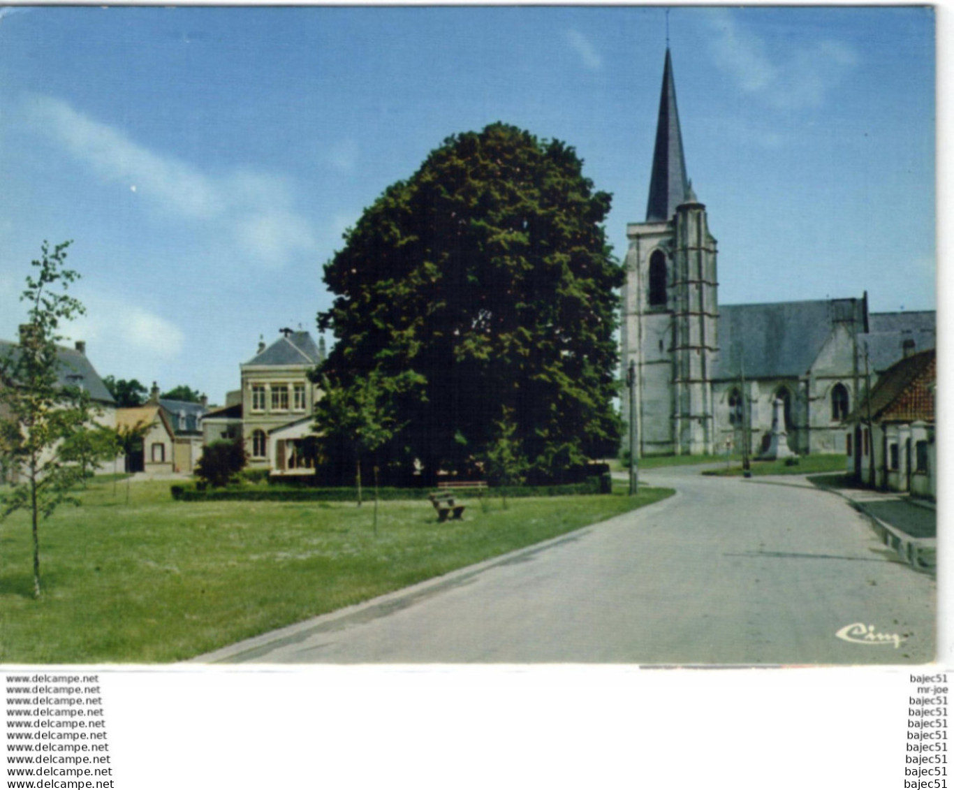 Ailly le Haut Clocher - place de l'église