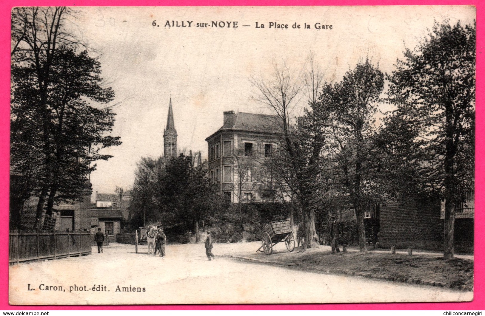 Ailly sur Noye - La Place de la Gare - Eglise - Attelage - Animée - Phot. Edit. L. CARON