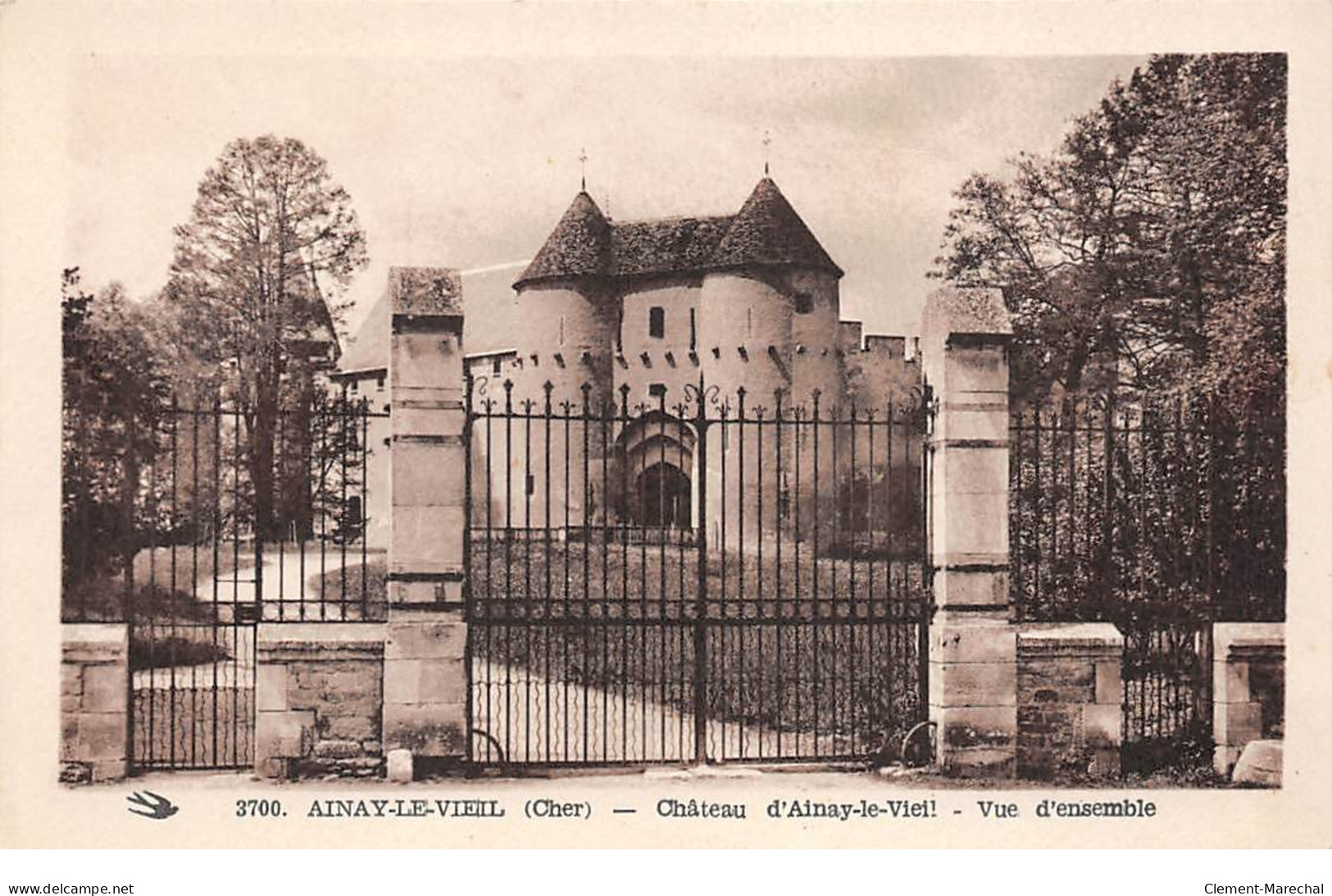 AINAY LE VIEIL - Château d'Ainay le Vieil - Vue d'ensemble - très bon état