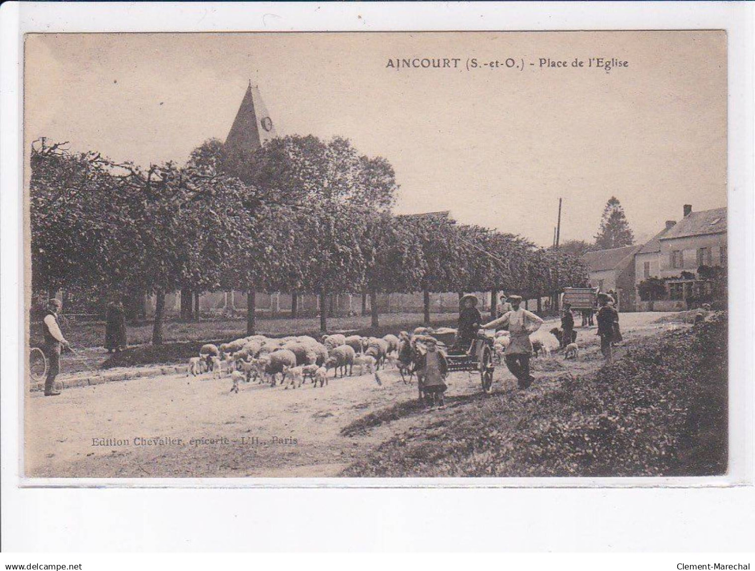AINCOURT: place de l'église - très bon état