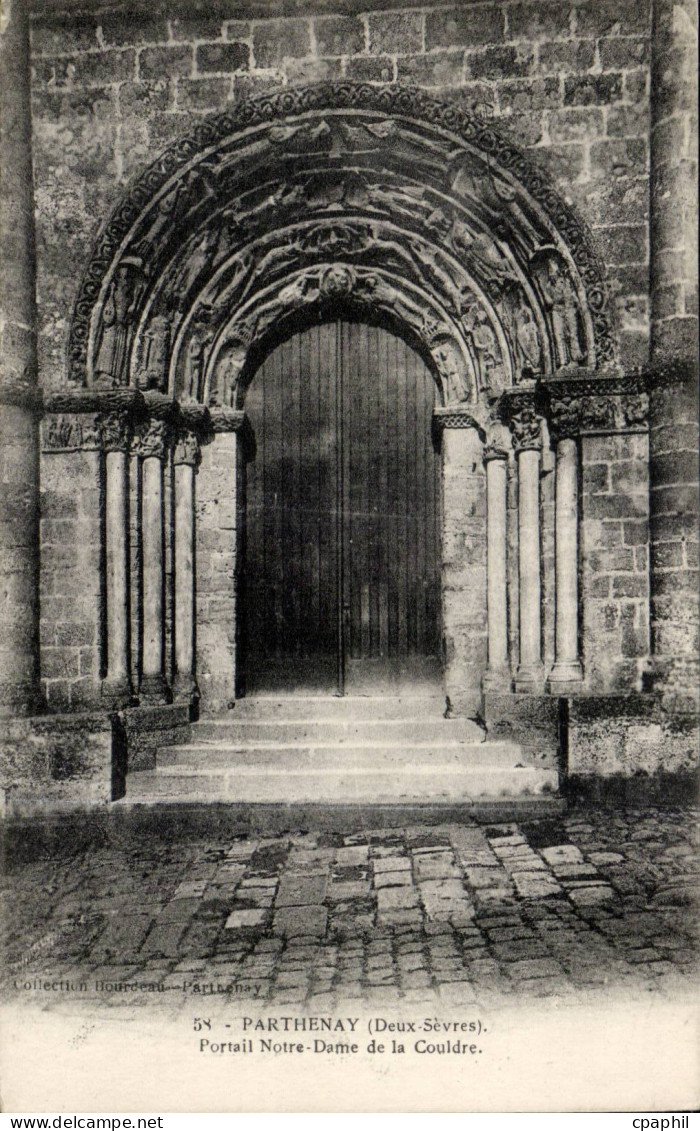 Airvault CPA Portail Notre DAme de la Couldre