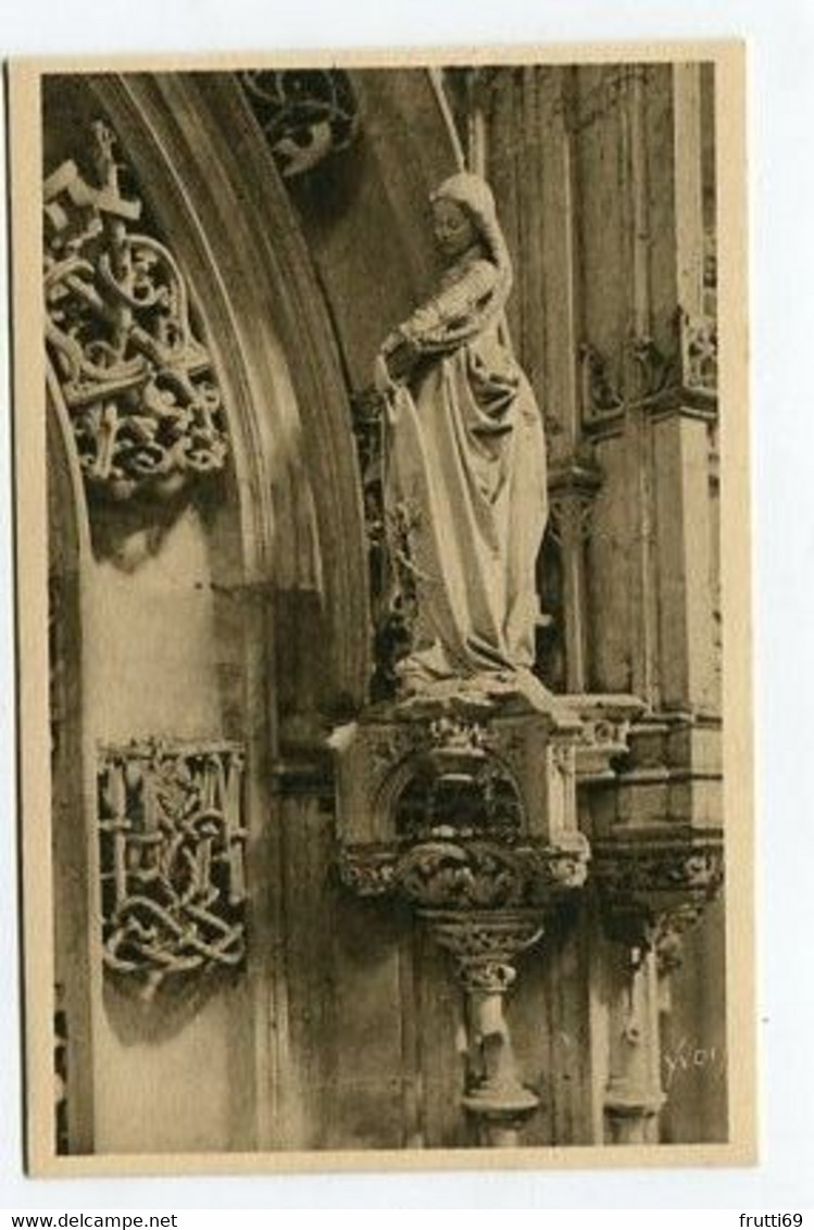 AK 052624 FRANCE - Bourg - Église de Brou - Statuette du Tombeau de Marguerite d'Austriche