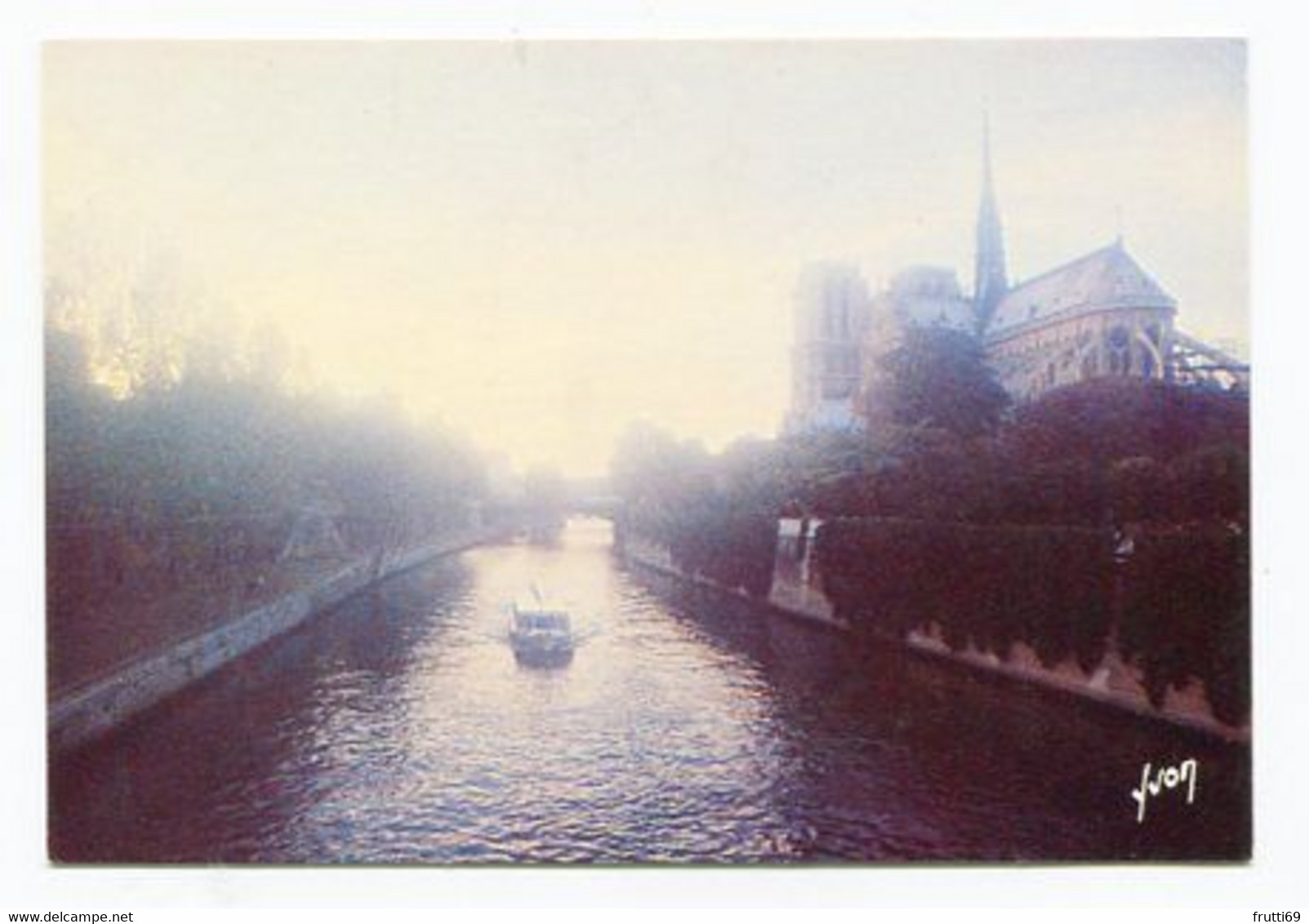 AK 053134 FRANCE - Paris - La Seine et Notre-Dame