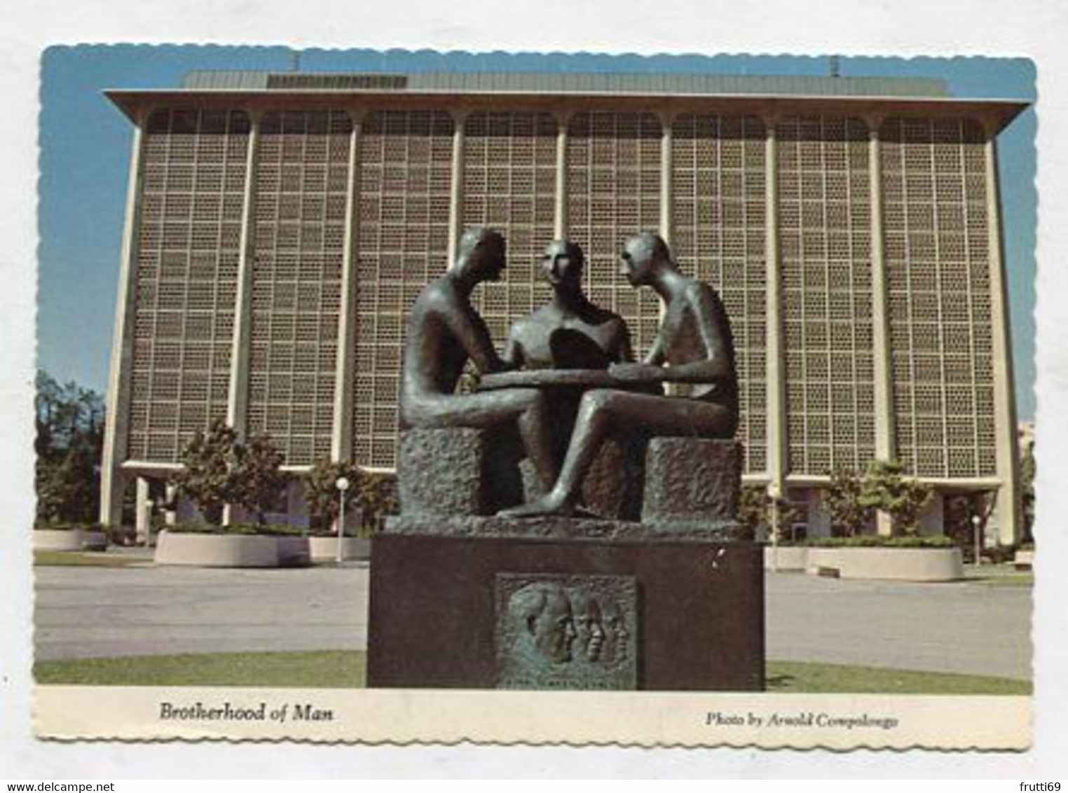 AK 086466 USA - California - Fresno Courthouse Mall - Brotherhood of Man