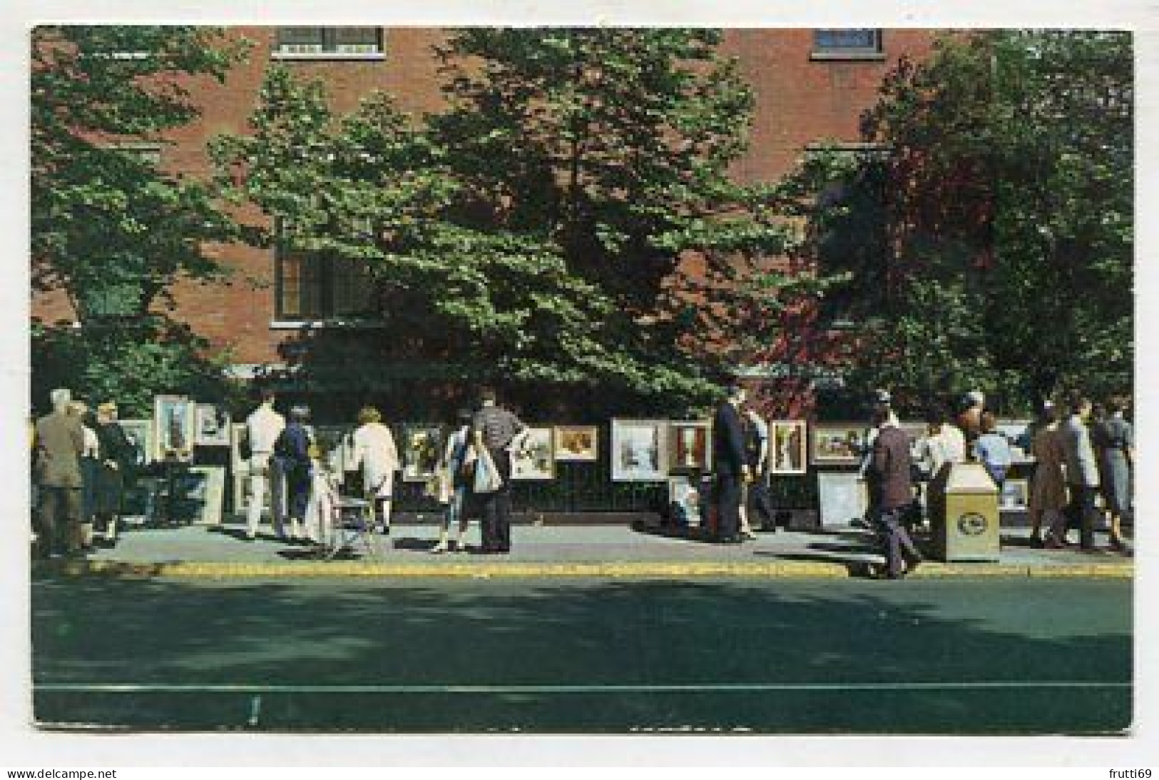 AK 134204 USA - New York City - Greenwich Village Outdoor Art Exhibit