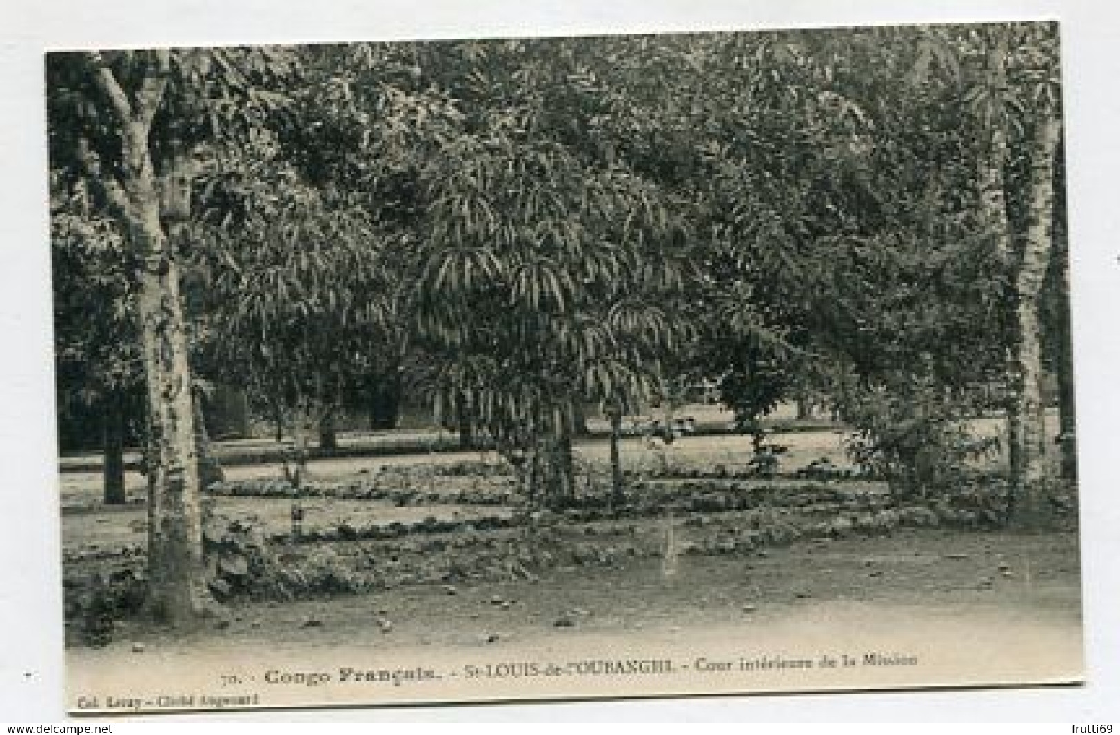 AK 157008 CONGO - Congo Francais - St. Louis-de-l'Ouranghe - Cour intérieure de la Mission