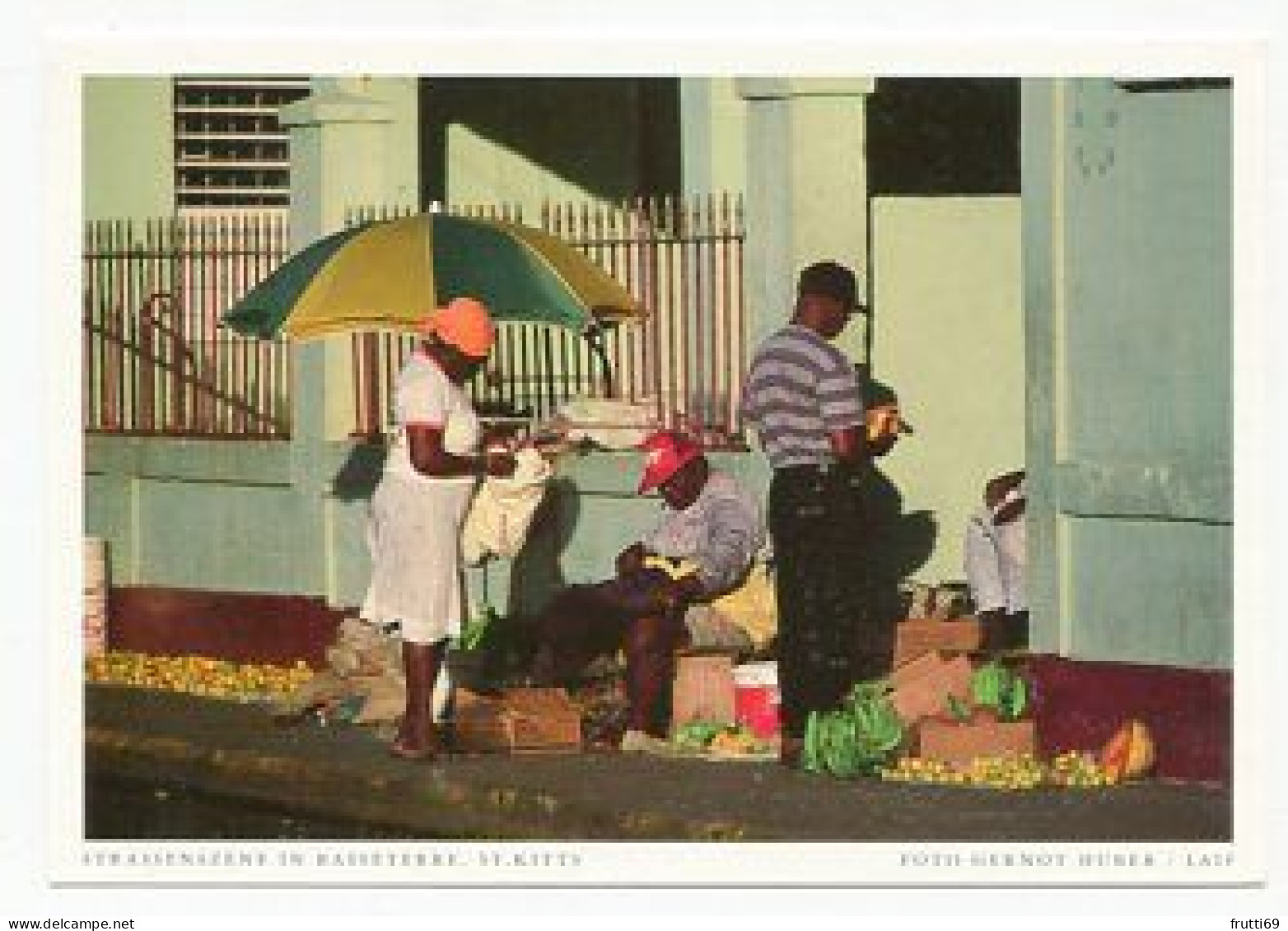 AK 158515 ST. KITTS & NEVIS - St. Kitts - Strassenszene in Basseterre