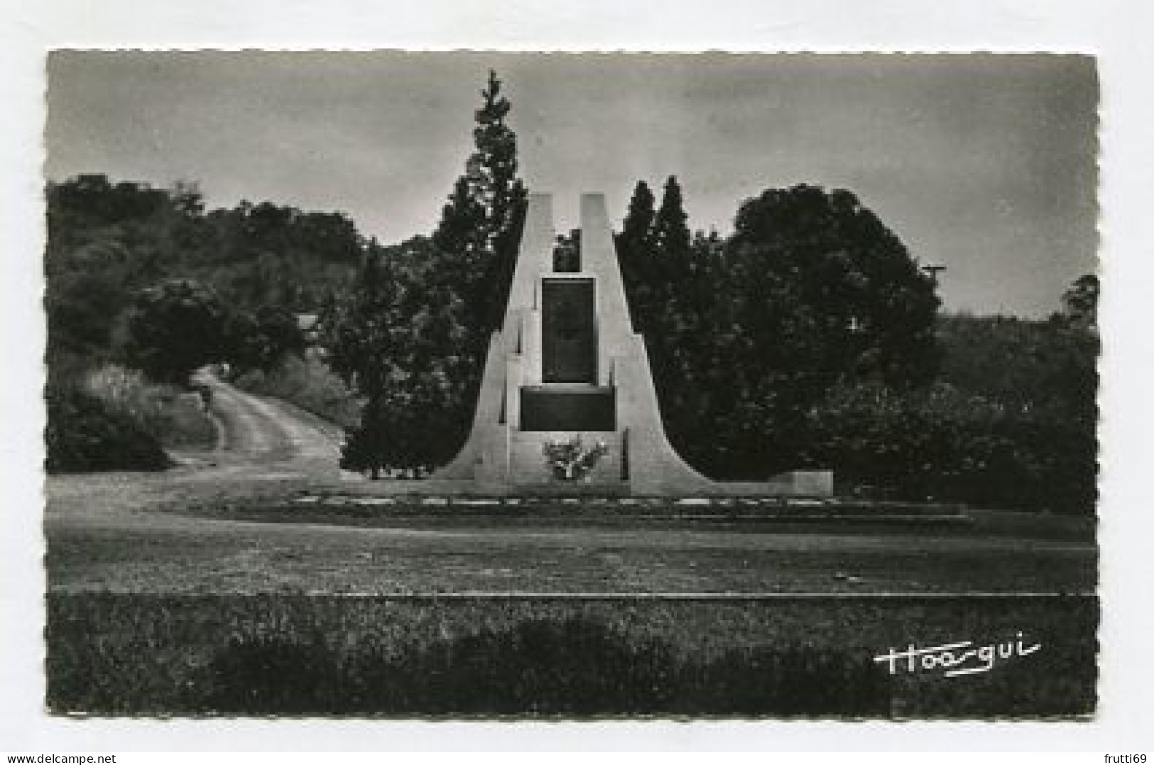 AK 162255 CENTRAL AFRICAN REPUBLIC - A.E.F. - Bangui - Le Monument aux Morts