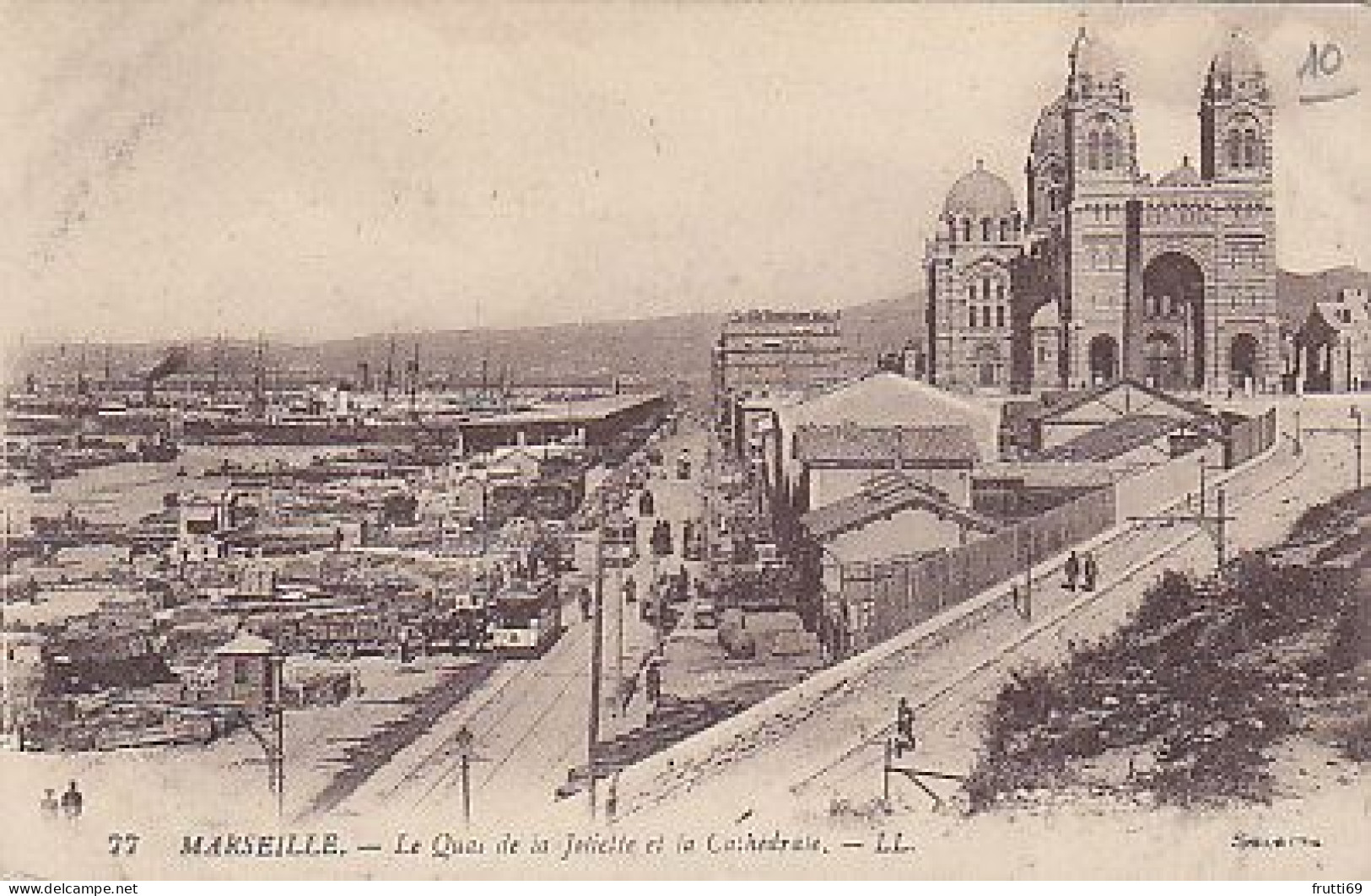 AK 173999 FRANCE - Marseille - Le Quai de la Joliette et la Cathédrale