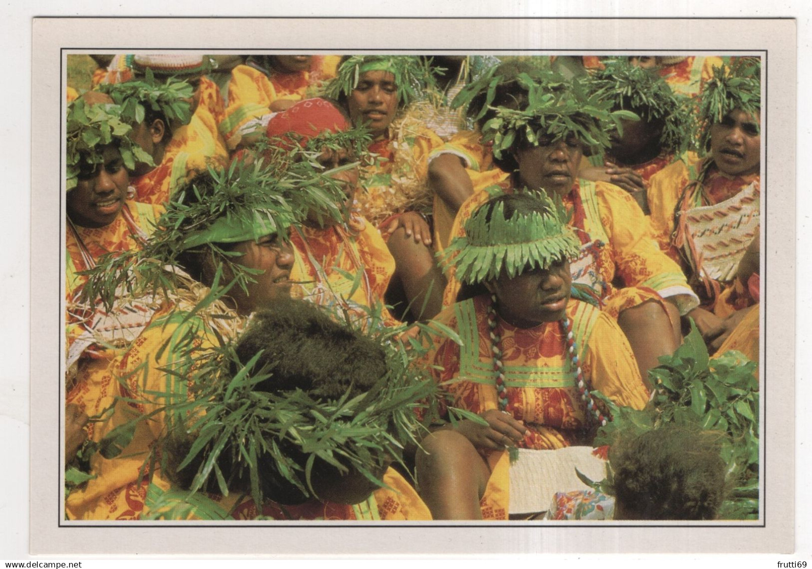 AK 226449 NEW CALEDONIA - Ouvéa - Melanesierinnen im Festkostüm