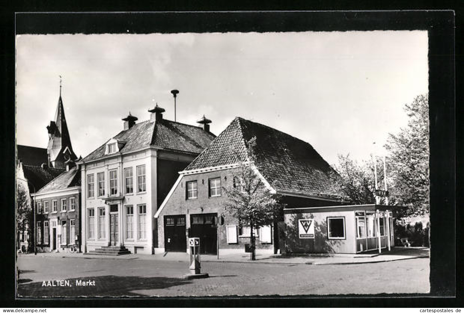 AK Aalten, auf dem Markt, Blick zur Kirche