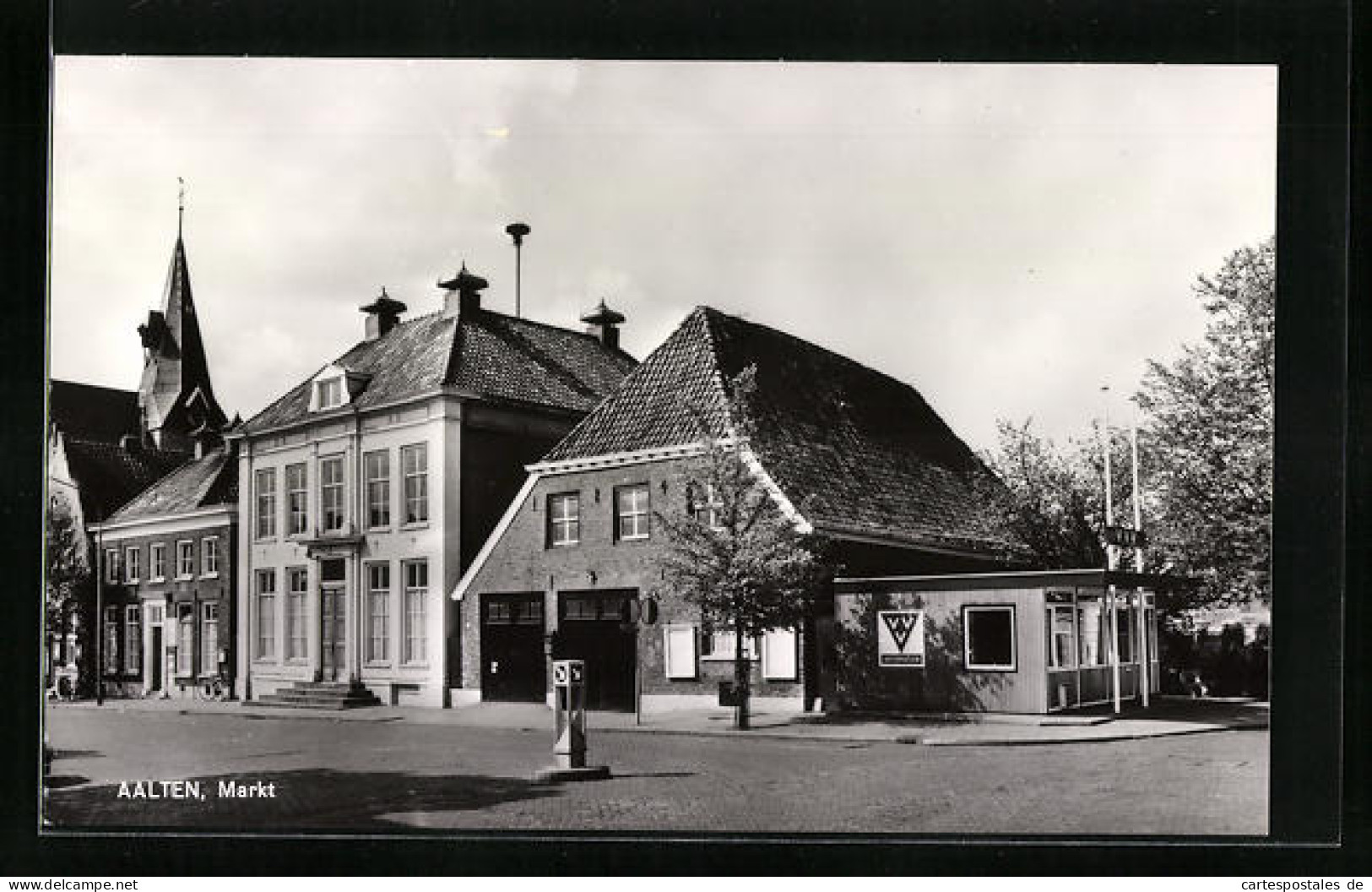 AK Aalten, die Kirche vom Markt aus gesehen