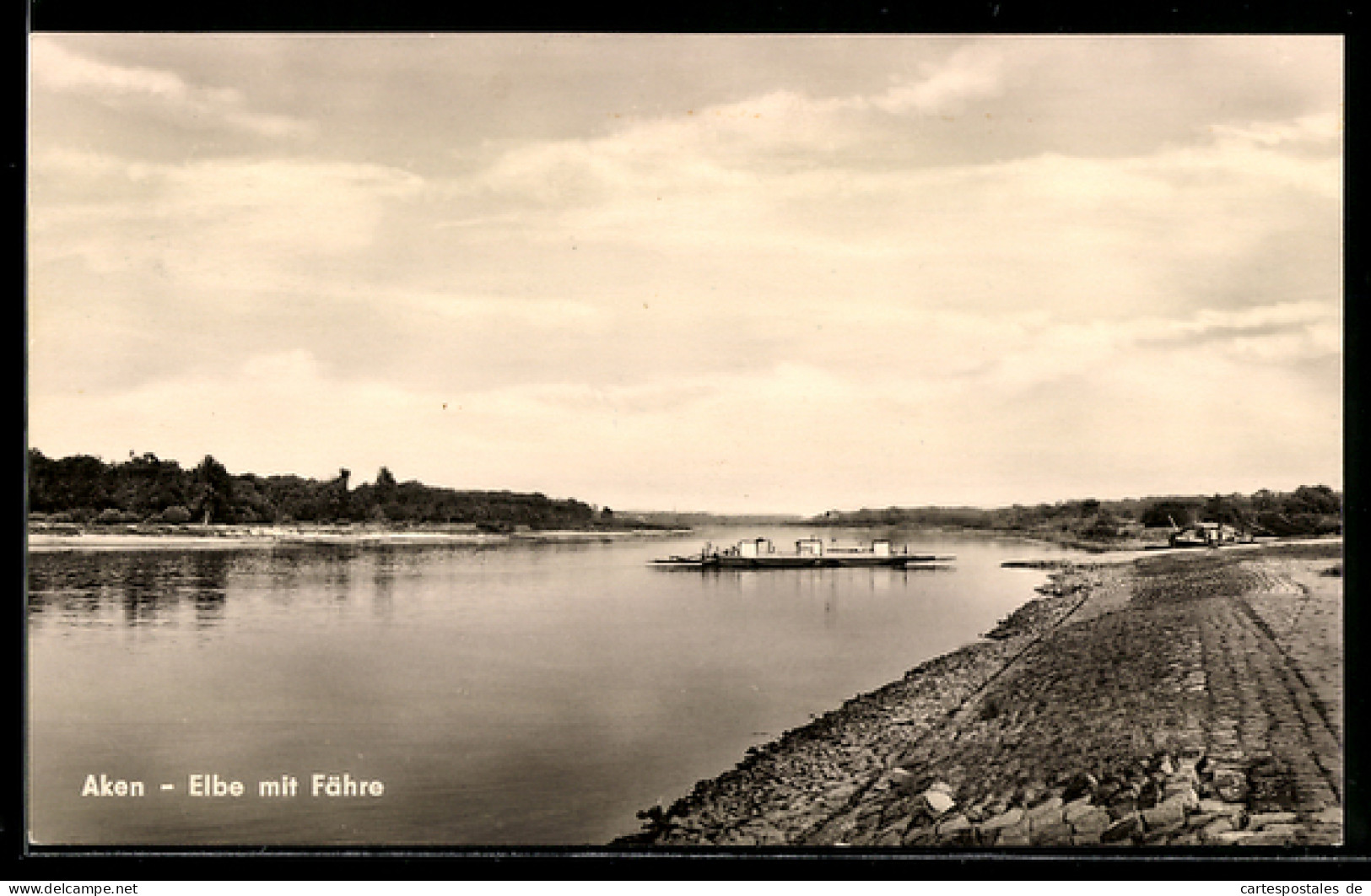 AK Aken, Elbe mit Fähre