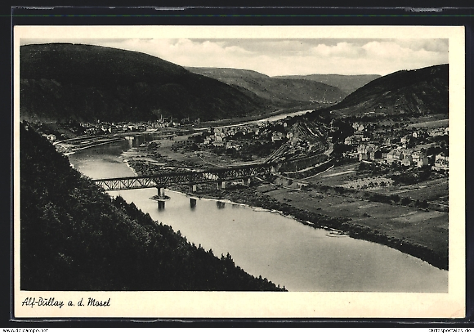 AK Alf-Bullay /Mosel, Ortsansicht mit Moselbrücke aus der Vogelschau