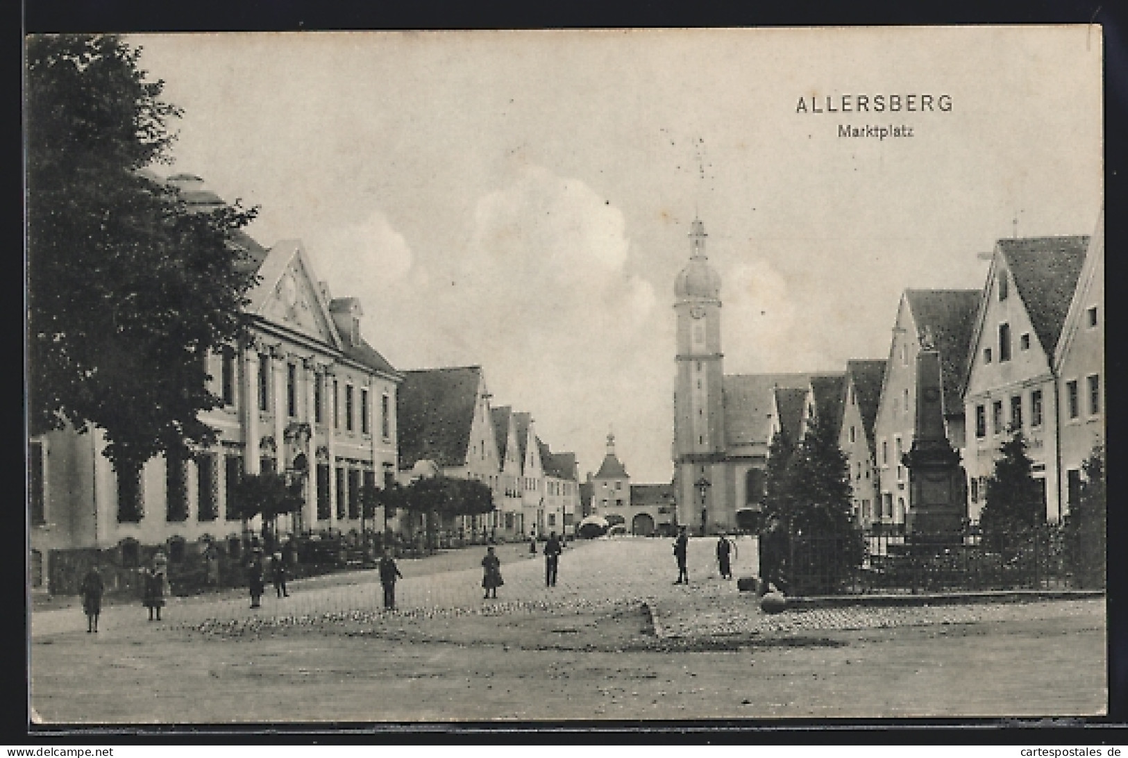 AK Allersberg / Mittelfranken, belebte Strassenpartie am Marktplatz