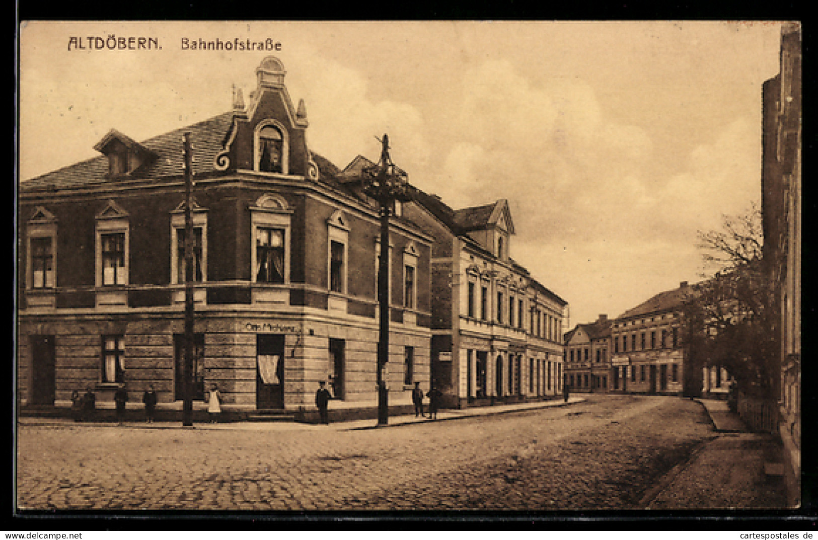 AK Altdöbern, Bahnhofstrasse mit Geschäften