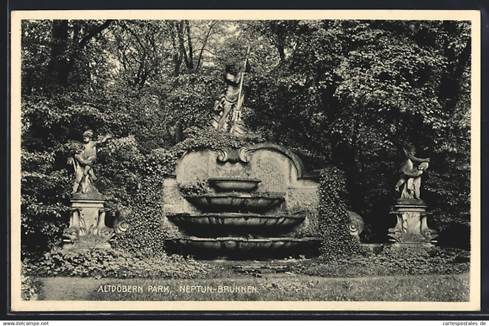 AK Altdöbern, Neptun-Brunnen im Park
