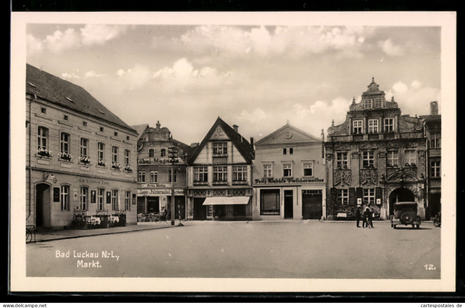 AK Bad Luckau /N.-L., Partie am Markt mit Gasthaus Zum weissen Ross und Fleischergeschäft Fritz Klaschke