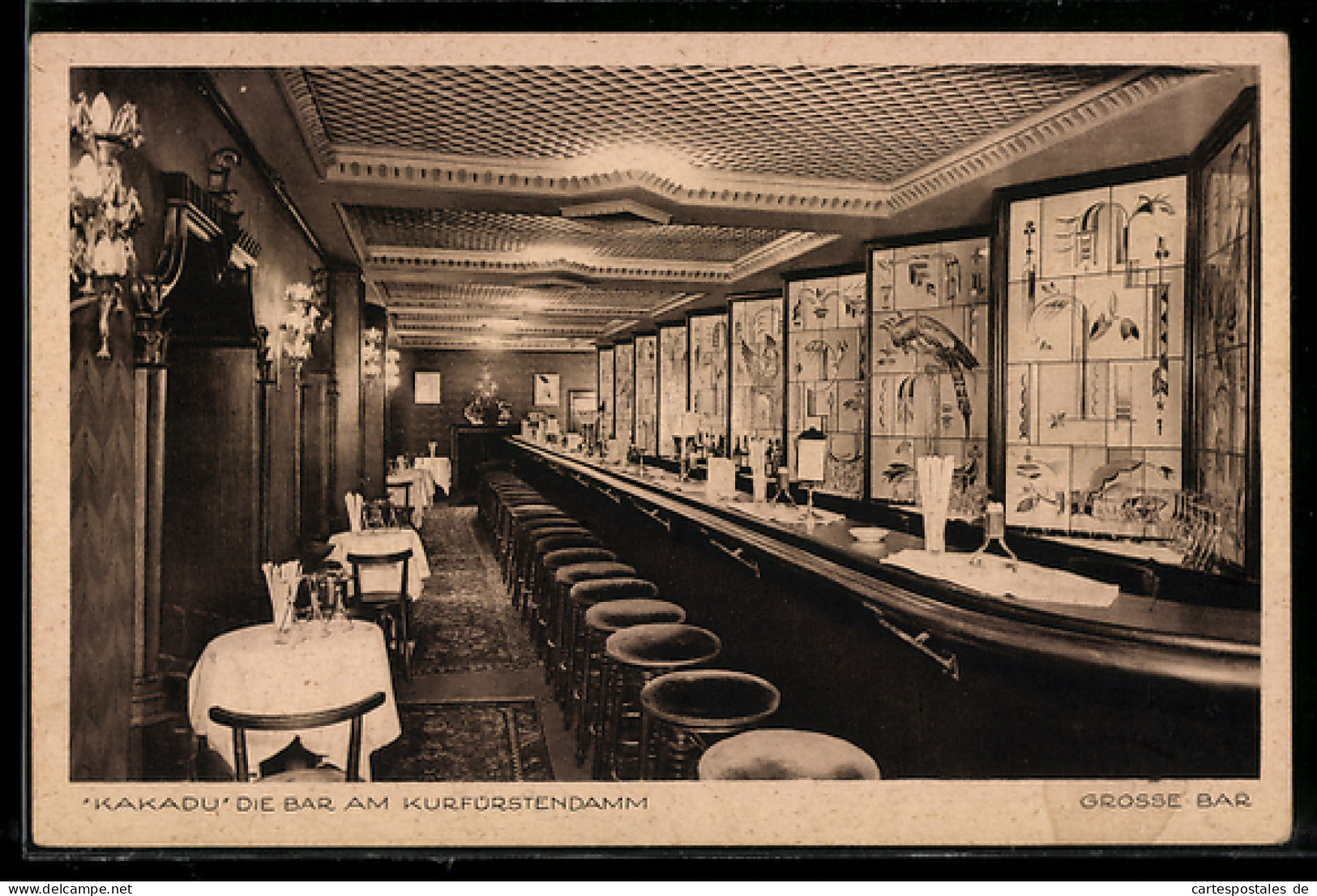 AK Berlin-Charlottenburg, Cafe-Bar Kakadu, Joachimsthaler Strasse 10, Innenansicht