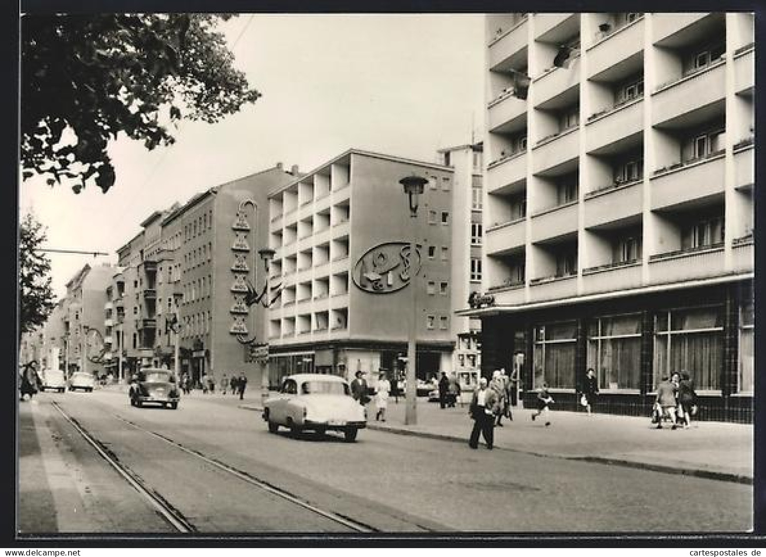 AK Berlin-Prenzlauer Berg, Schönhauser Allee mit Geschäften