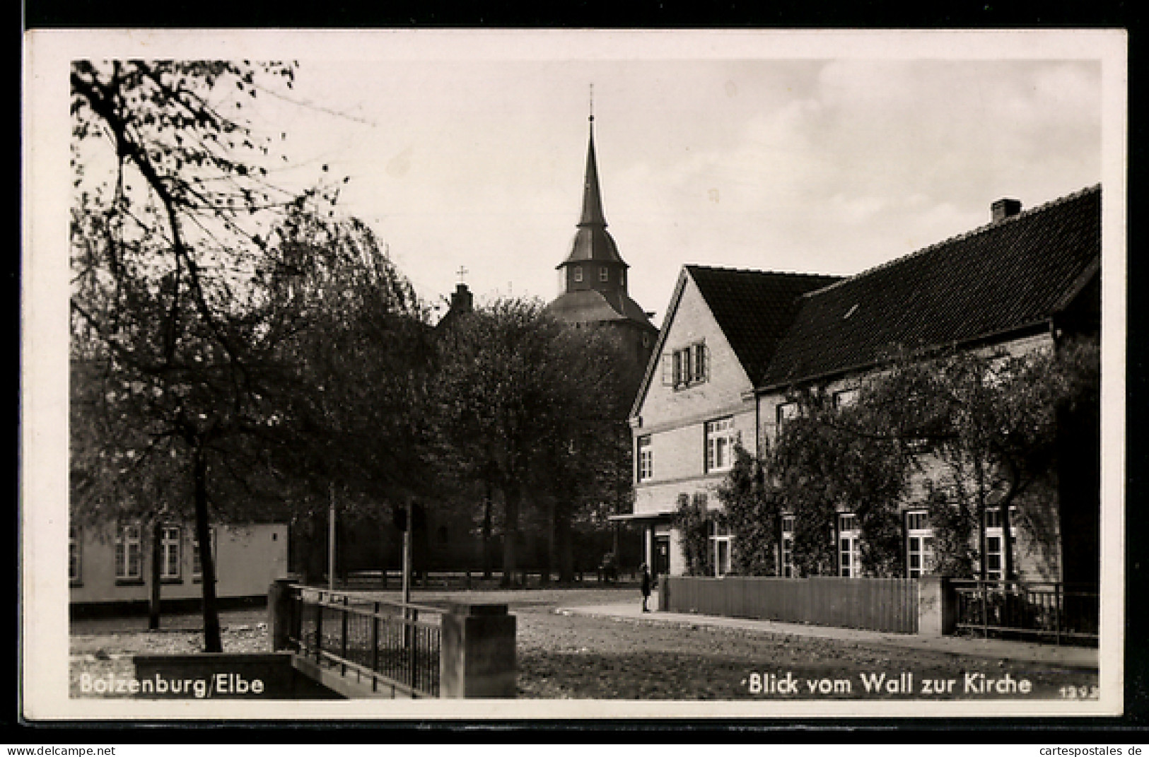 AK Boizenburg /Elbe, Blick vom Wall zur Kirche